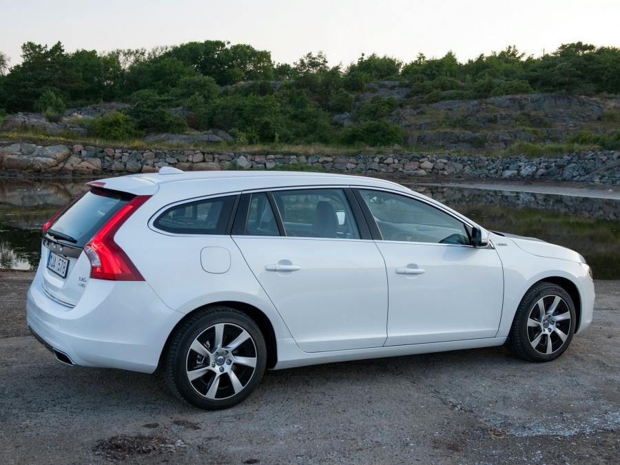  Volvo V60 D6 Plug-In Hybrid 2013 года  (фото 15 из 25)